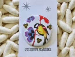 Badge oiseau juliette cassies chez chromosome a le concept store curieux a lille