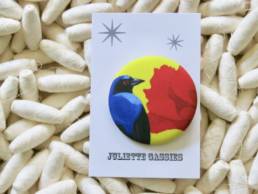 Badge oiseau juliette cassies chez chromosome a le concept store curieux a lille