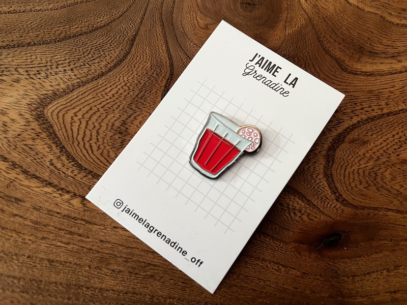 Pin's Team Vin Rouge - J'aime le Grenadine